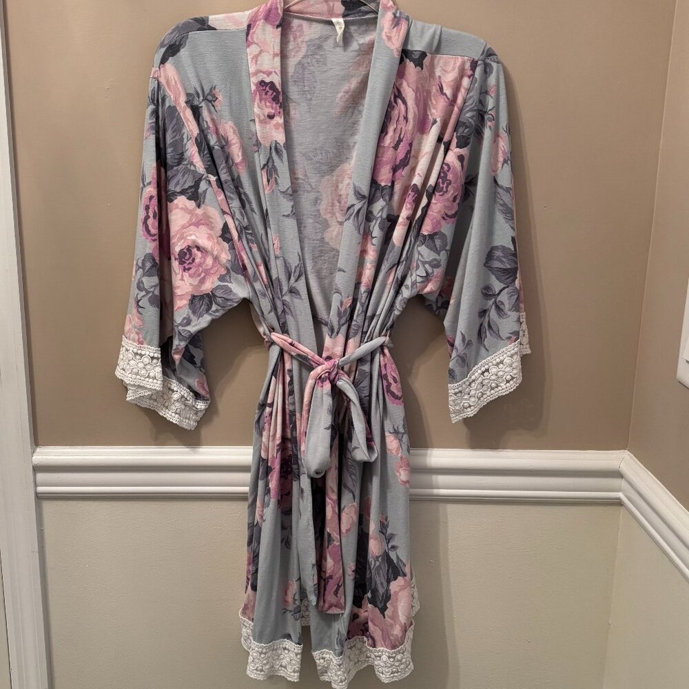 PINKBLUSH MATERNITY ROBE Size M in colors Aqua and Pink